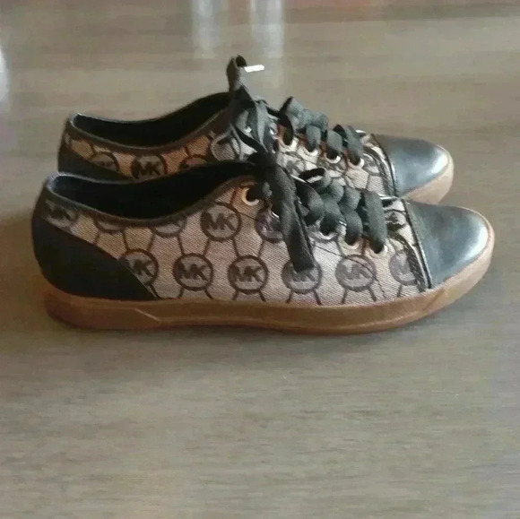 Michael Kors Signature Tennis Shoes NWOT - Picture 2 of 5